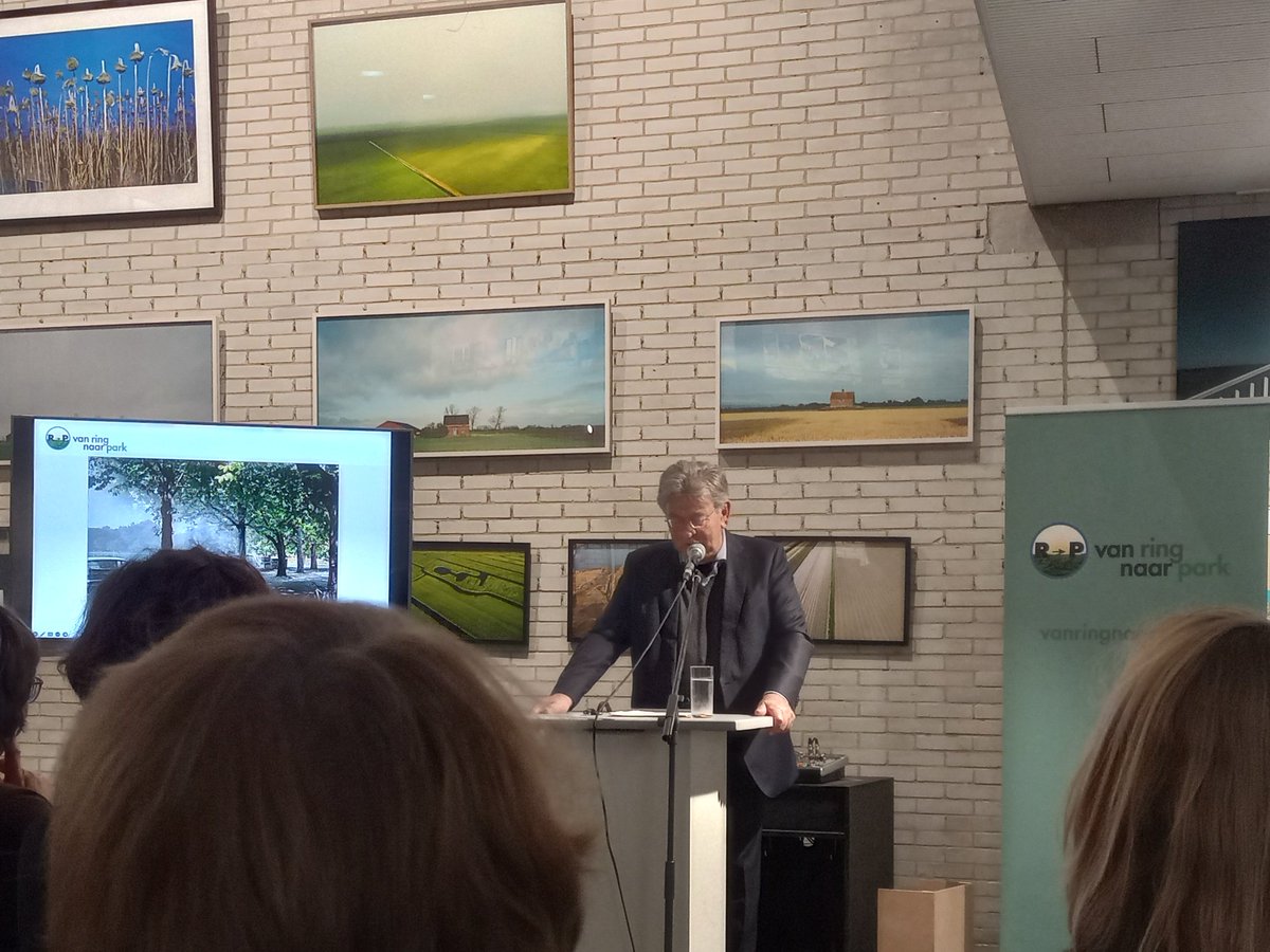 Genoten van Jacques Wallage bij het Stadsringcafe <a href="/vanringnaarpark/">vanringnaarpark</a>! Iedereen die Amersfoort een warm hart toedraagt zou de registratie van <a href="/SjefBode/">Rob Lampe</a> even terug moeten kijken. Politici die menen dat politiek leiderschap en burgerparticipatie niet samengaan in het bijzonder.