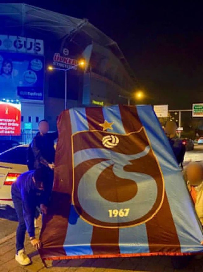 bandana0061's tweet image. Konum: Şükrü Saraç stadı

Bayrağım güzelliği geceyi renklendirdi. Işıl ışıl