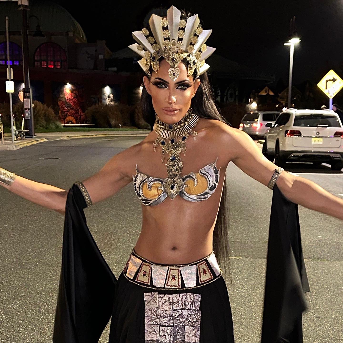 Queen of the damned costume deals