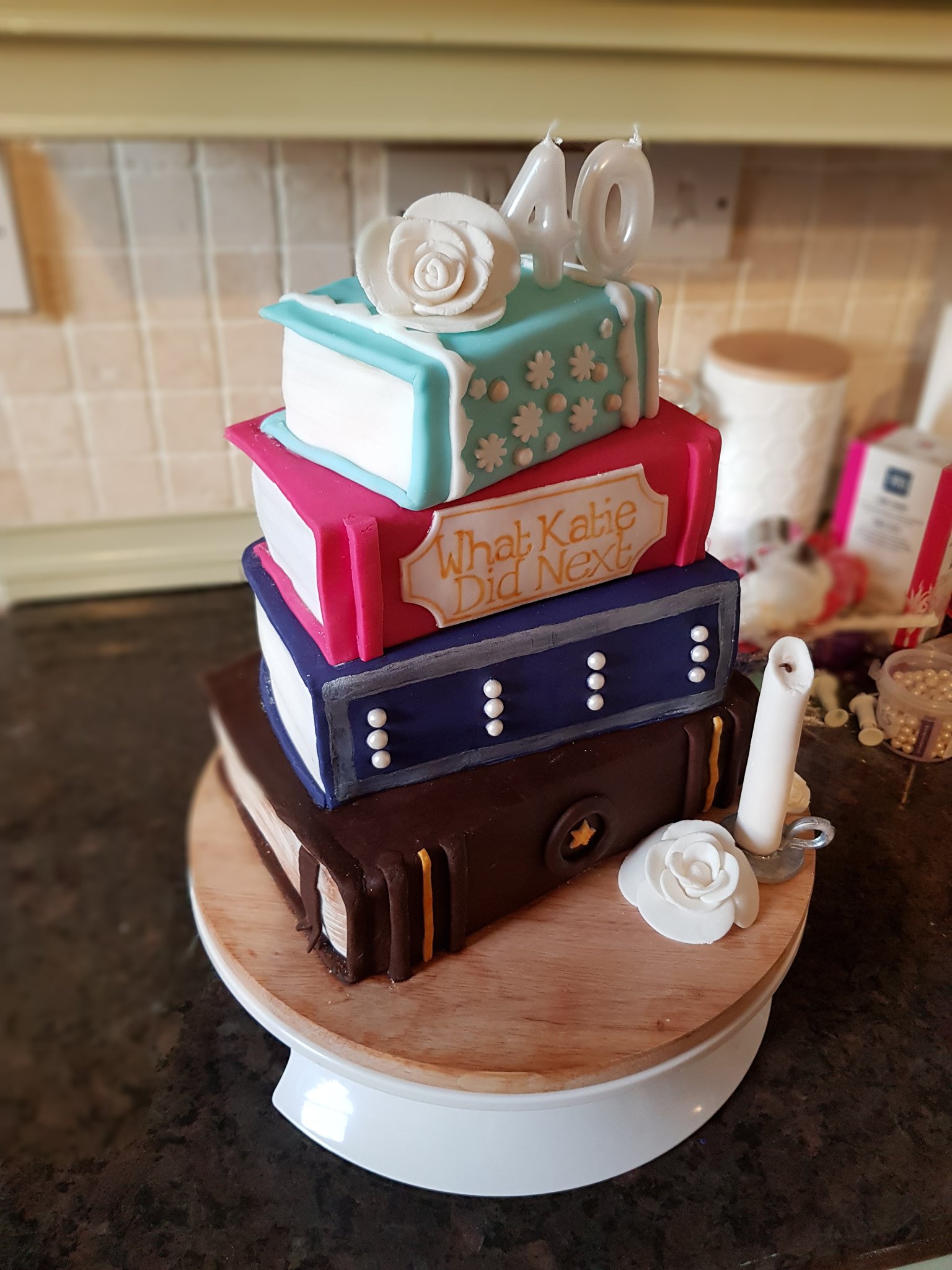 Details 103+ book lover cake
