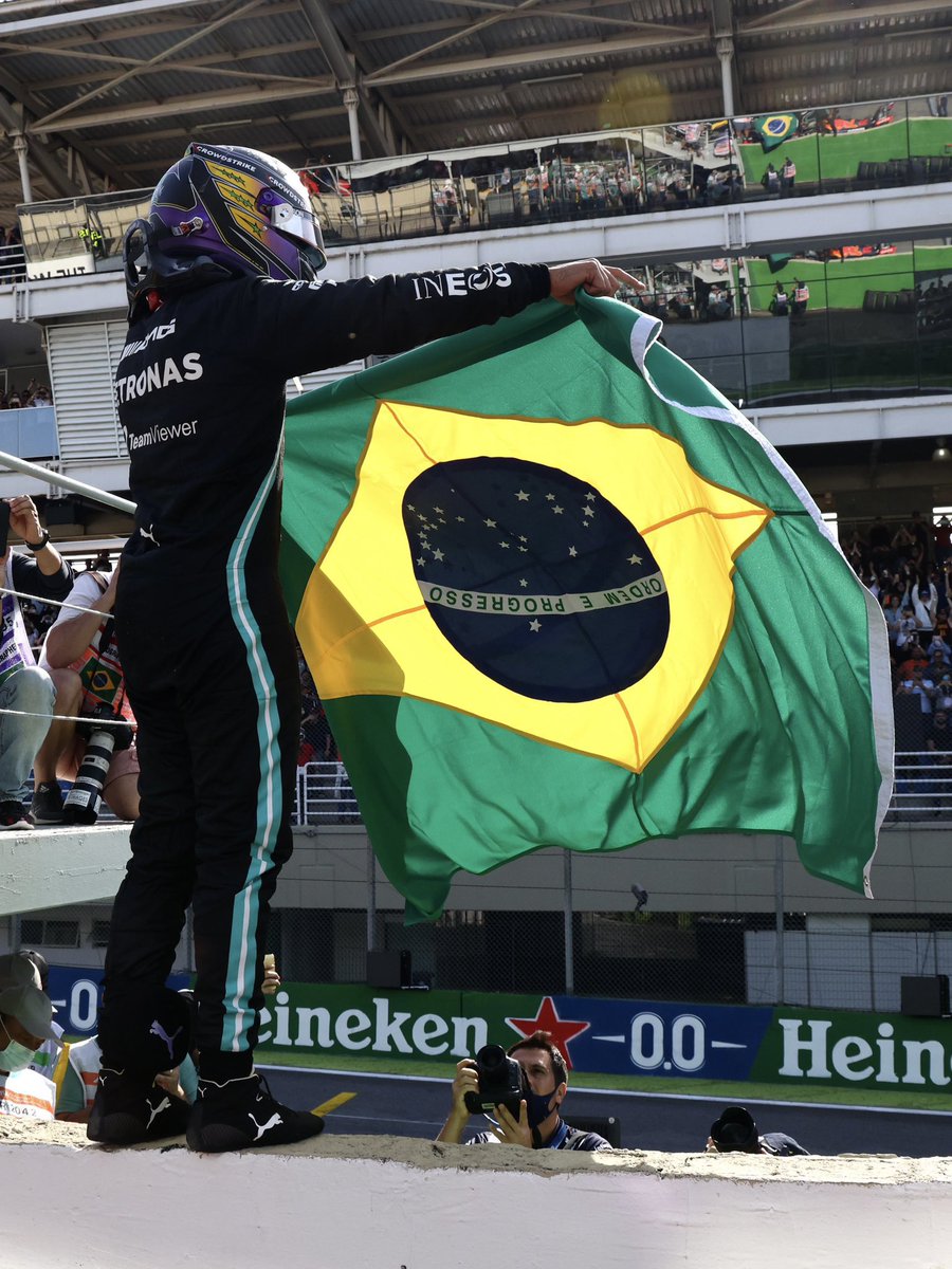 MercedesAMGF1BR's tweet photo. Brasil 2021. Inesquecível. 💚💛 https://t.co/btonwyMNBv
