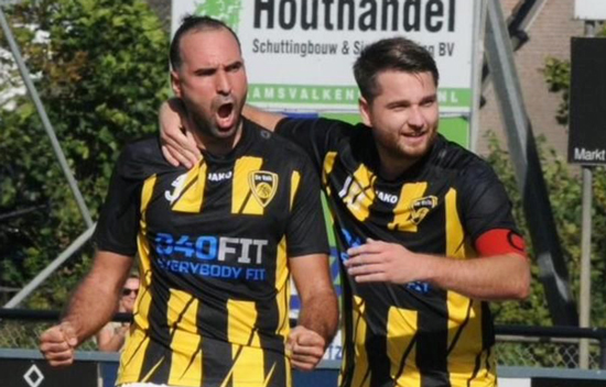 Appie Azmani wil met De Valk nog minimaal één keer een prijs pakken.
De Valk-Reusel Sport in de tweede klasse D is verkozen tot ‘Wedstrijd van de Week’. Voorbeschouwing met Appie Azmani, de ervaren aanvaller van koploper De Valk.
amateurvoetbaleindhoven.nl/appie-azmani-w…