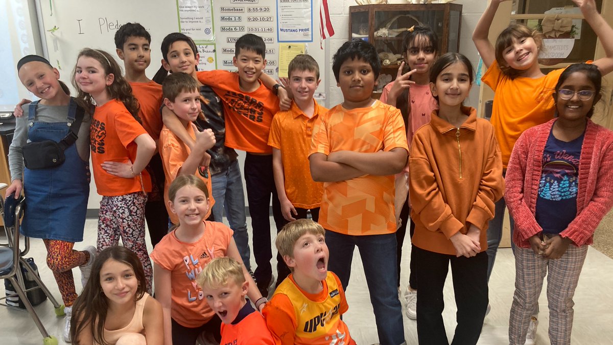 Mill_WCSD's tweet image. Mill ended the month of October with solidarity! Check out the amazing pictures and all the wonderful teachers and students! #UnityForAll