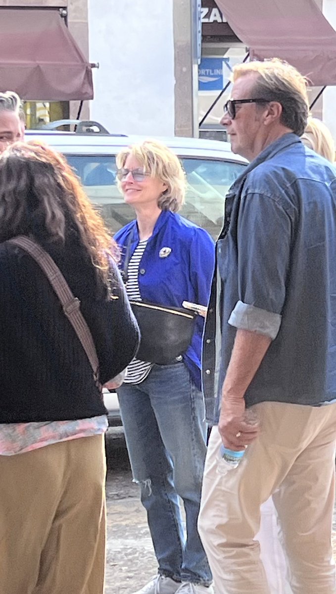 marifer_gs11's tweet photo. En mood paparazzi 📸 

Jodie Foster en Quiroga https://t.co/wSz0GUt5df