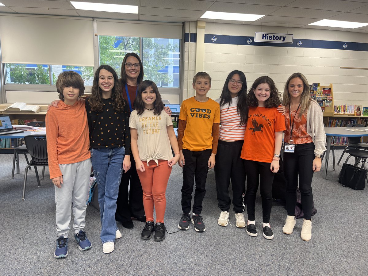 Mill_WCSD's tweet image. Mill ended the month of October with solidarity! Check out the amazing pictures and all the wonderful teachers and students! #UnityForAll