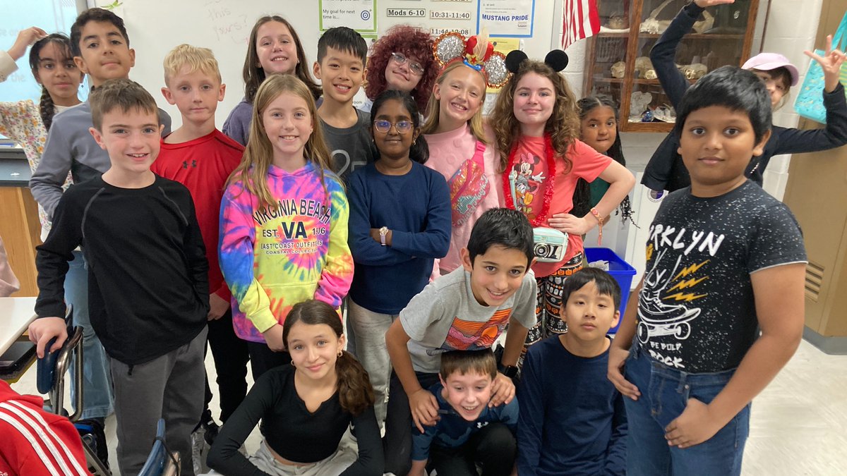 Mill_WCSD's tweet image. Mill ended the month of October with solidarity! Check out the amazing pictures and all the wonderful teachers and students! #UnityForAll