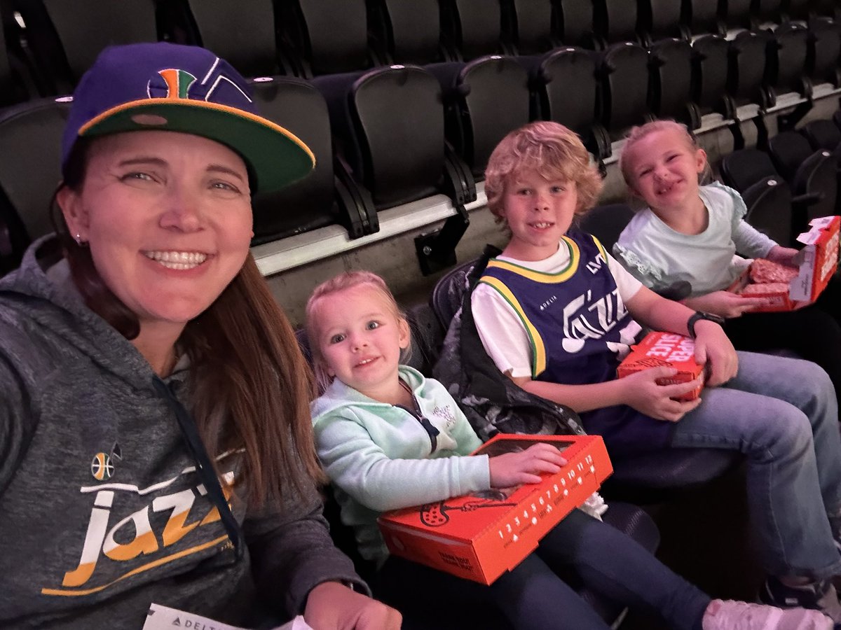 ldethman's tweet image. Here for the home team @utahjazz #takenote