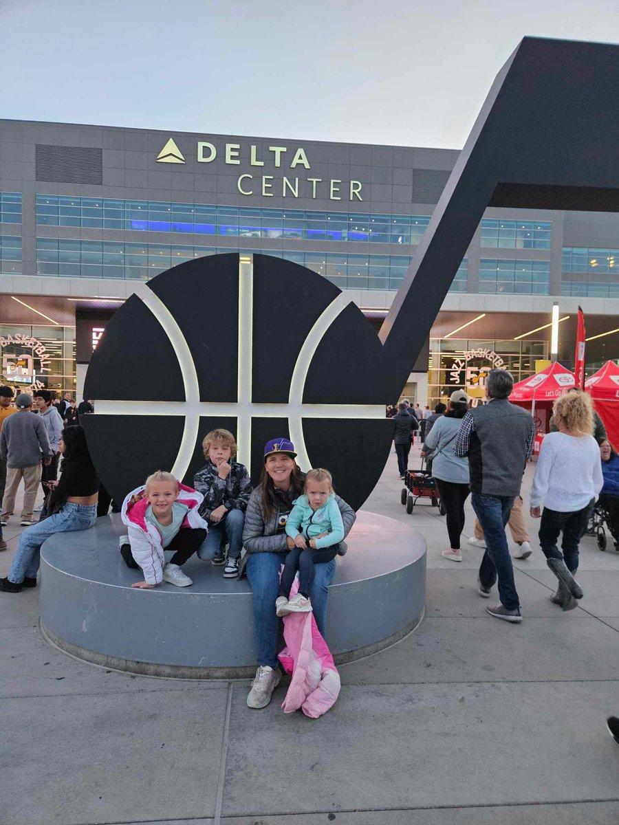 ldethman's tweet image. Here for the home team @utahjazz #takenote