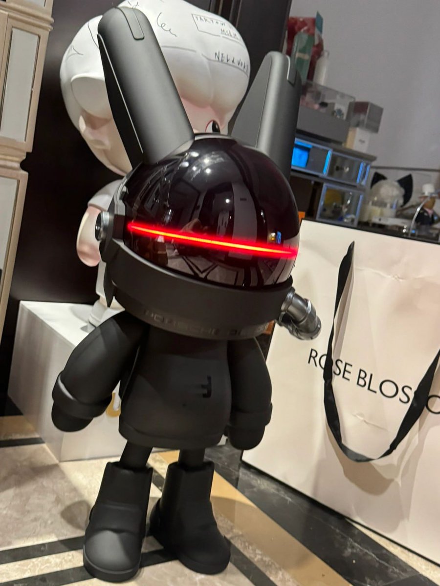 s_elfexpression's tweet image. Porsche co-branded toys robbi🩷🩷🩷