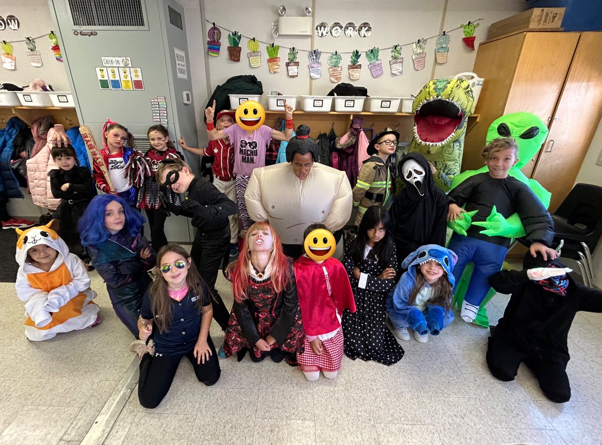 MsACunningham's tweet photo. We had so much fun celebrating Halloween in Grade 3 yesterday! 🎃 @rockwoodheart https://t.co/g6IUtcf4tW