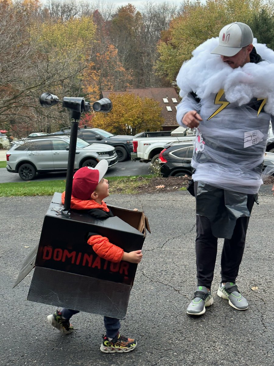 laurashley4's tweet photo. Our 4 year old has been obsessed with @ReedTimmerAccu and the Storm Chaser’s tv show for awhile now. We spent our Halloween chasing a wedge tornado and punching it #neverstopchasing @jahbanni https://t.co/Lt4bDnXSKg