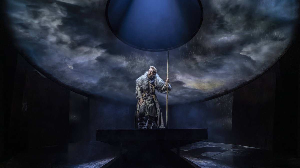 emilycarding's tweet photo. "Unhappy with his reviews, Branagh travelled through the Guardian of Forever to change the timeline..." #StarTrekTOS #StarTrek #Lear #Branagh #Shakespeare #CityOnTheEdgeOfForever https://t.co/2IXmqut7rx
