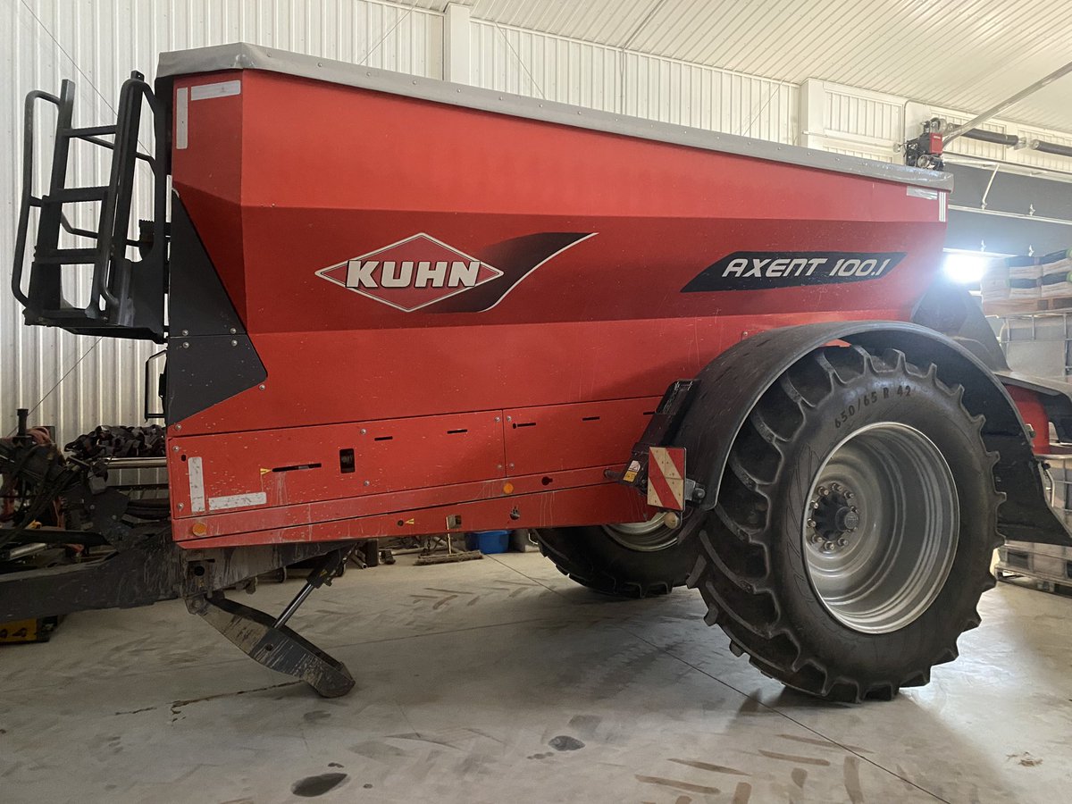 Is there a Valmar dealer out there interested in a Kuhn Axent 100.1? I am looking for a 8700 valmar boom spreader.