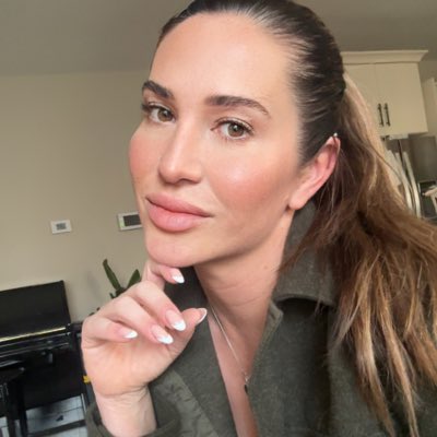 angelagehl's tweet photo. #NewProfilePic https://t.co/0oW2oq78nl