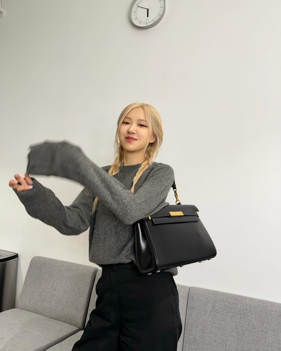 ROSÉ DAYS tweet media