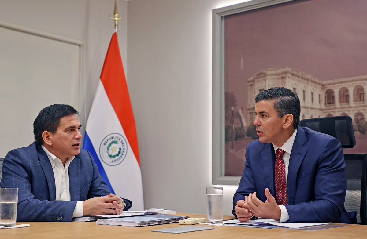 SantiPenap's tweet photo. Me reuní con Juan Carlos Baruja, ministro del MUVH. Conversamos sobre los avances en nuestros proyectos para que más paraguayos accedan a una vivienda propia y digna. https://t.co/skYU5Xoc2Y