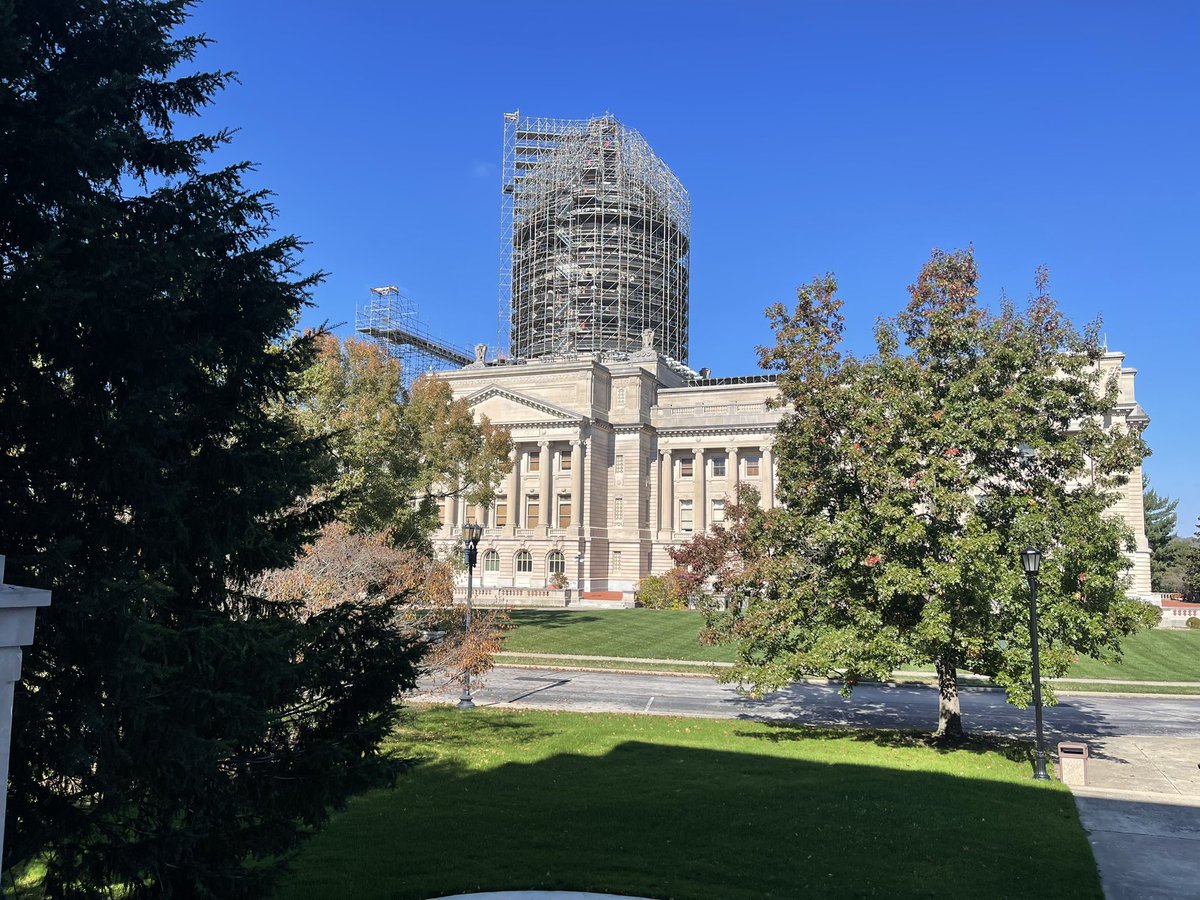 FCSSuper's tweet image. The Kentucky State Capitol Building is always something to admire. Always makes me stop and take a picture. An Awesome day representing #KASS and @flemingschools in Frankfort!