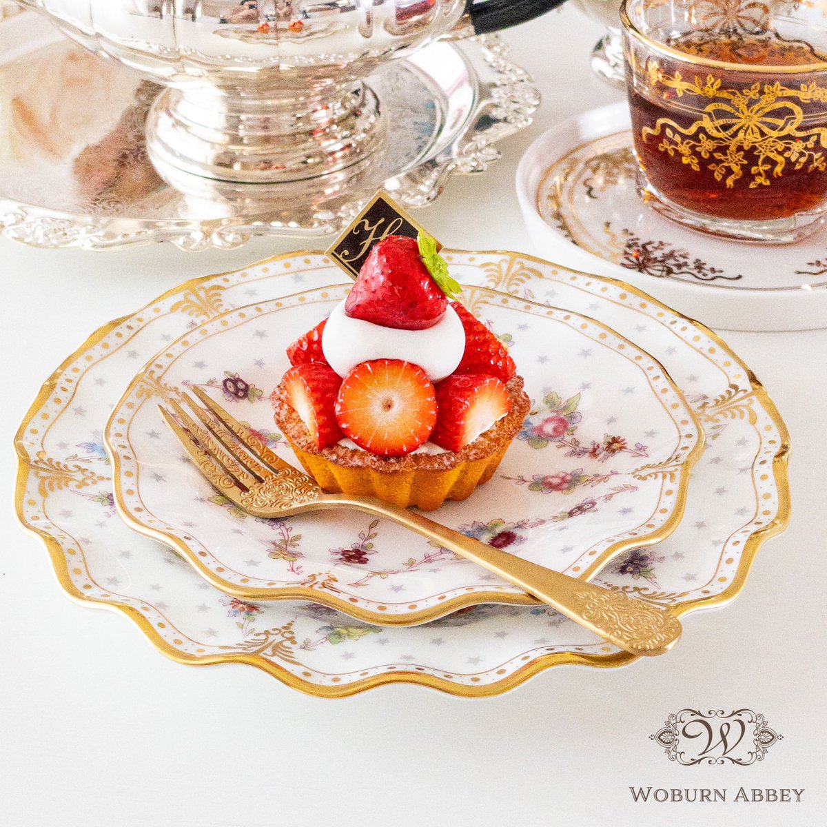 11/2はマリーアントワネットの誕生日。ドレスのフリルのような器は18