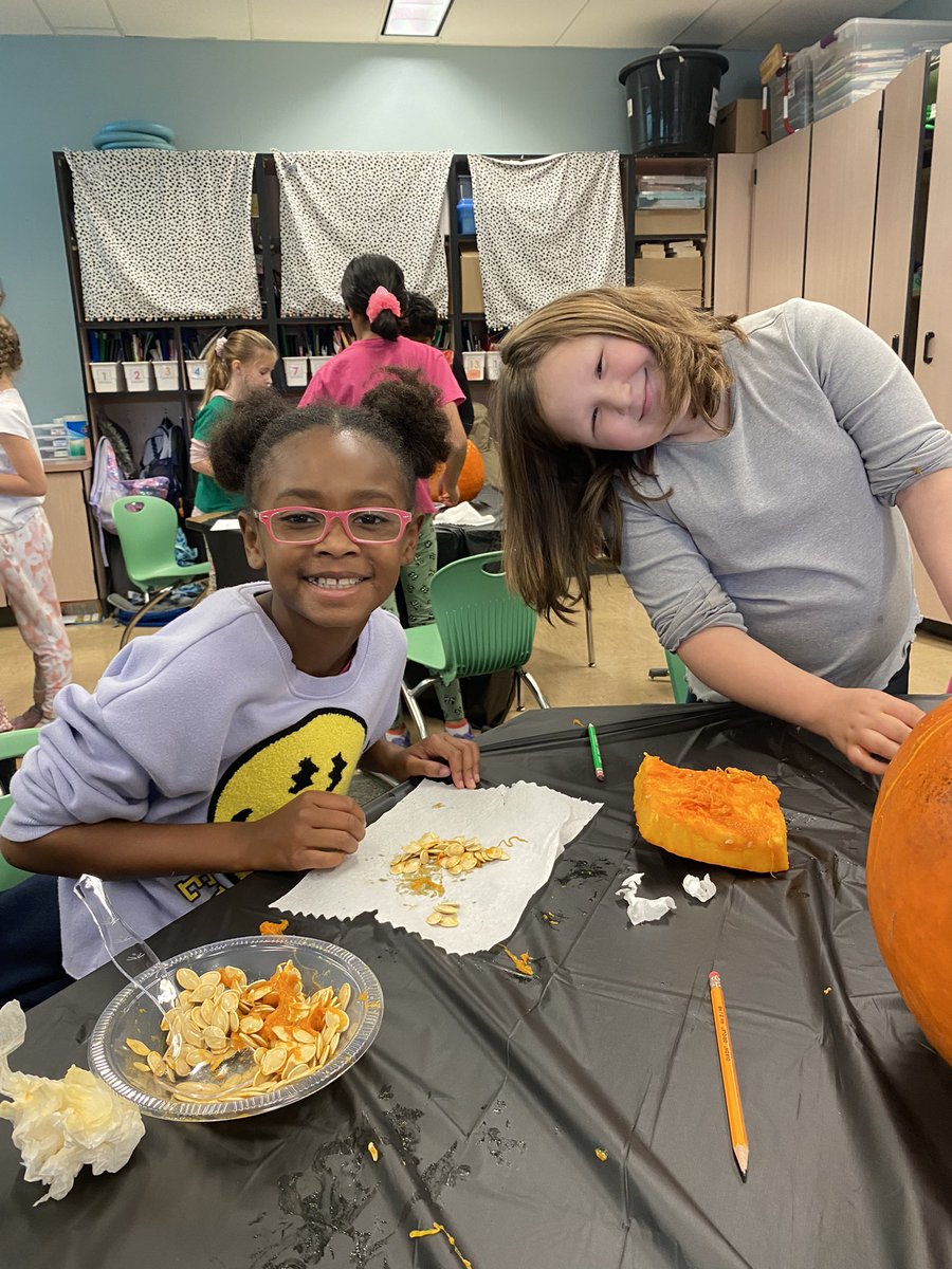 Third graders read the book “How Many Seeds in a Pumpkin” and then worked together in groups to use multiplication strategies to determine the number of seeds in each pumpkin🎃