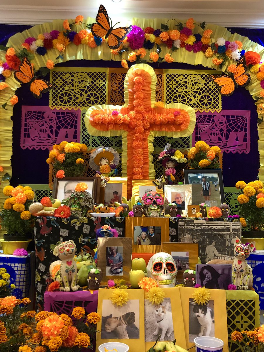 alee_brijee's tweet photo. Puse a mi Acchan en la ofrenda, hasta el próximo año le pondré alguna comida que le gustara pero por ahora solo quería homenajearle. 
Por siempre. 🌟
#atsushisakurai #acchan #ofrenda #DiaDeMuertos #DiaDeMuertos2023 #bucktic #Ofrenda https://t.co/aUKMLyT9BL