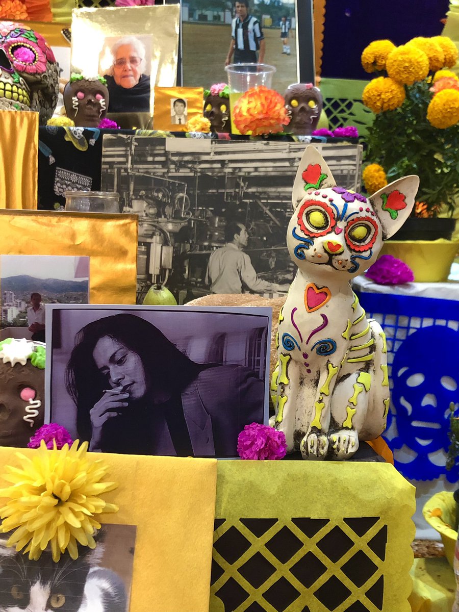 alee_brijee's tweet photo. Puse a mi Acchan en la ofrenda, hasta el próximo año le pondré alguna comida que le gustara pero por ahora solo quería homenajearle. 
Por siempre. 🌟
#atsushisakurai #acchan #ofrenda #DiaDeMuertos #DiaDeMuertos2023 #bucktic #Ofrenda https://t.co/aUKMLyT9BL