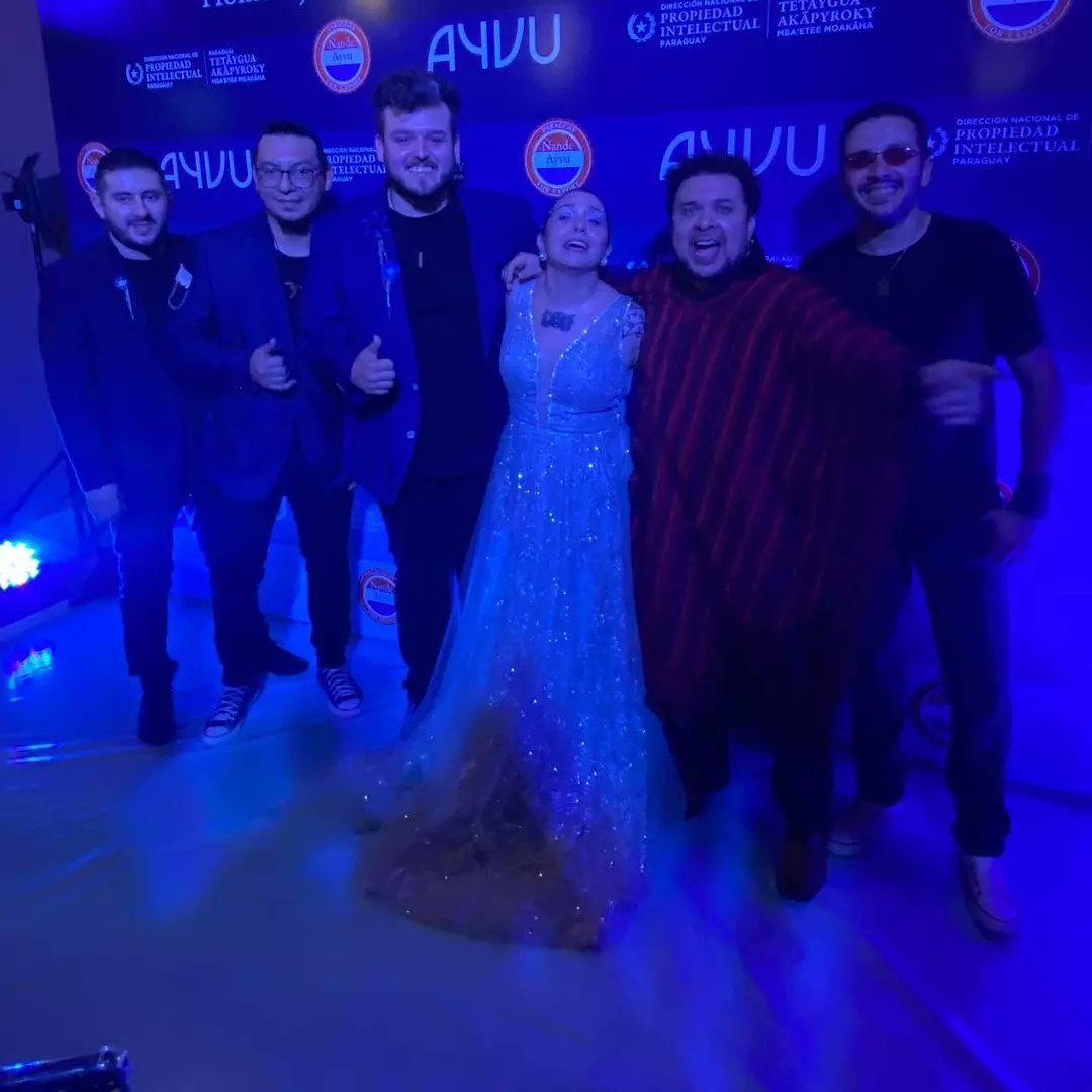 valoversof's tweet photo. Radiante como siempre nuestra queen @andreavalobra 
Con los genios de @tierraadentropy y el maestro @sergiocuquejo 

#Lachicaquegrita 
#Andreavalobra https://t.co/5iWxgON3aW