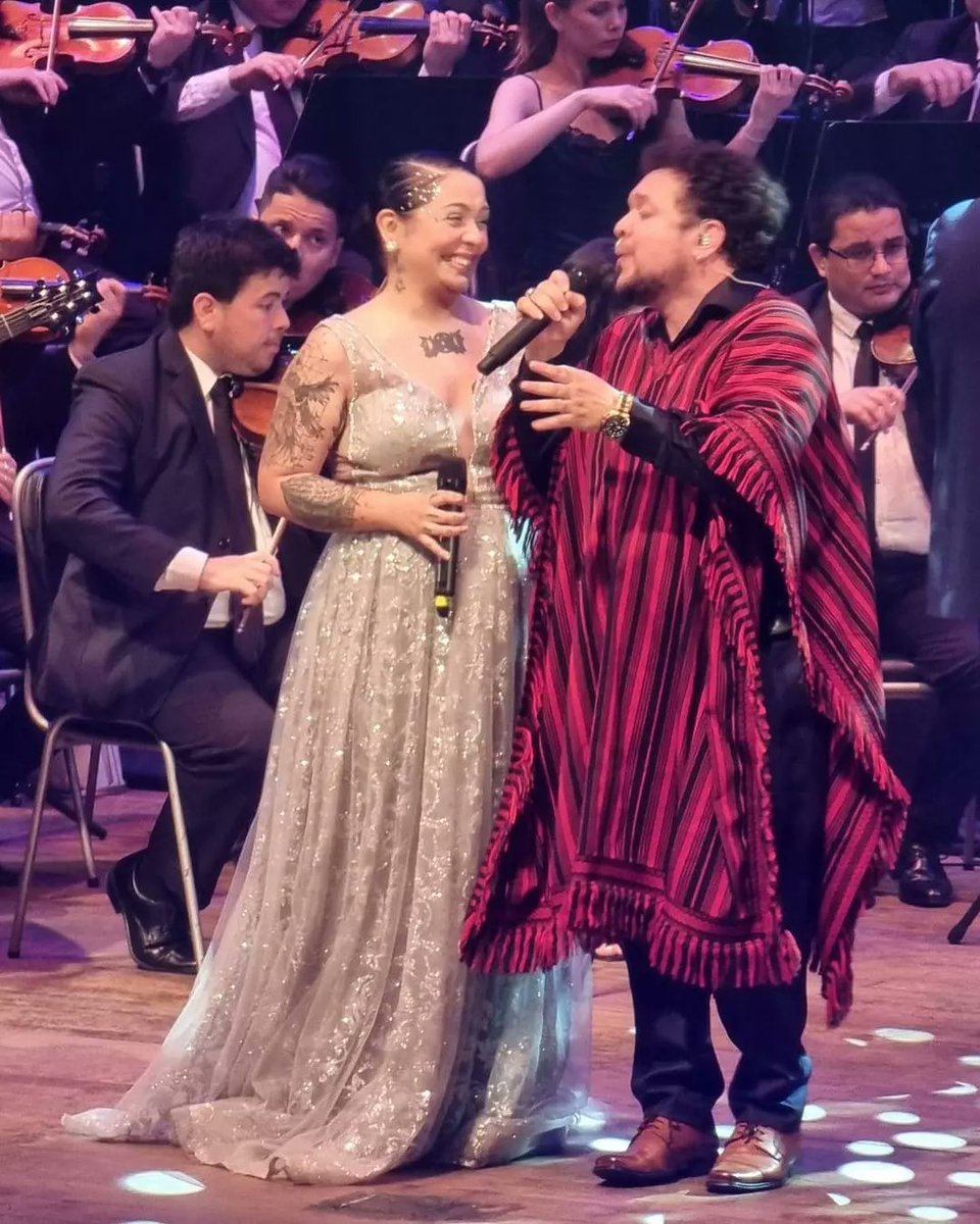 valoversof's tweet photo. Radiante como siempre nuestra queen @andreavalobra 
Con los genios de @tierraadentropy y el maestro @sergiocuquejo 

#Lachicaquegrita 
#Andreavalobra https://t.co/5iWxgON3aW