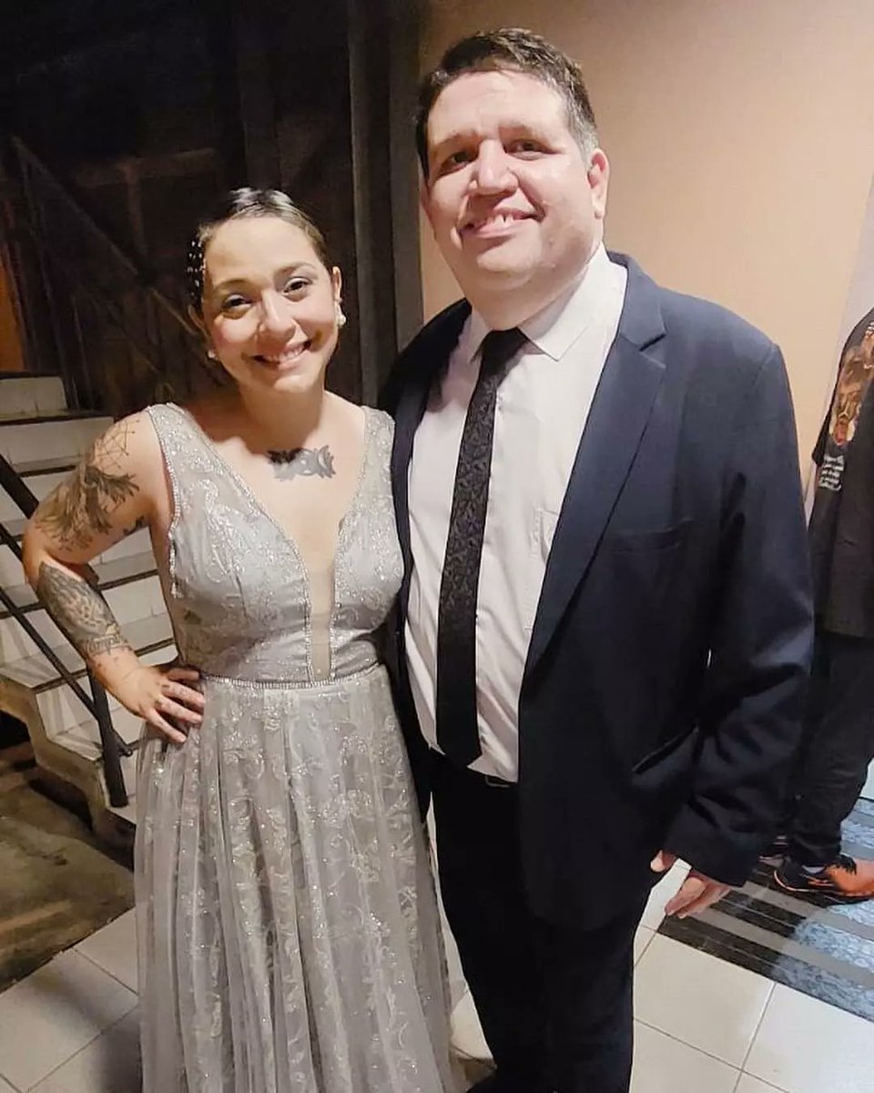 valoversof's tweet photo. Radiante como siempre nuestra queen @andreavalobra 
Con los genios de @tierraadentropy y el maestro @sergiocuquejo 

#Lachicaquegrita 
#Andreavalobra https://t.co/5iWxgON3aW