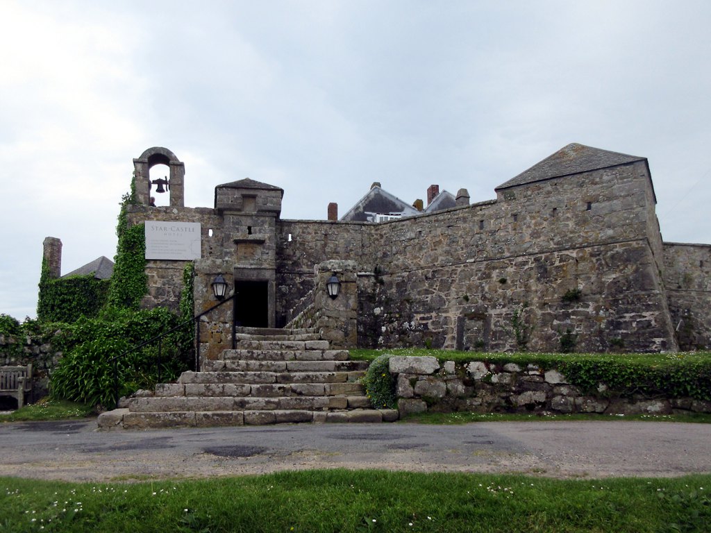 TravelStanley's tweet photo. Star Castle (1593) was erected on the west side of St. Mary's, Isles of Scilly, following the Spanish Armada of 1588. The eight-pointed structure is now a hotel. #StarCastle #StMarys #Scilly #England https://t.co/aBFL9mhHos