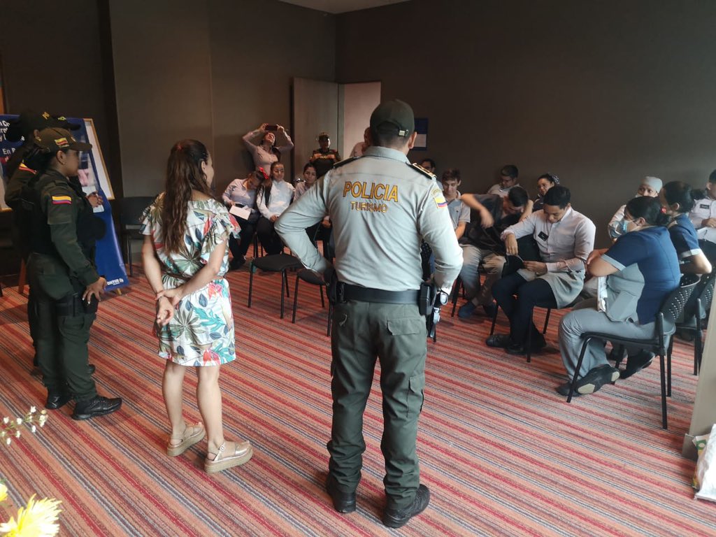 PoliciaCasanare's tweet image. #Policía de turismo # Gaula policía # grupo infancia y adolescencia,  Actividades de prevención contra la explotación sexual, extorsión y secuestro #lineas 122,141 seguridad y convivencia ciudadanía.