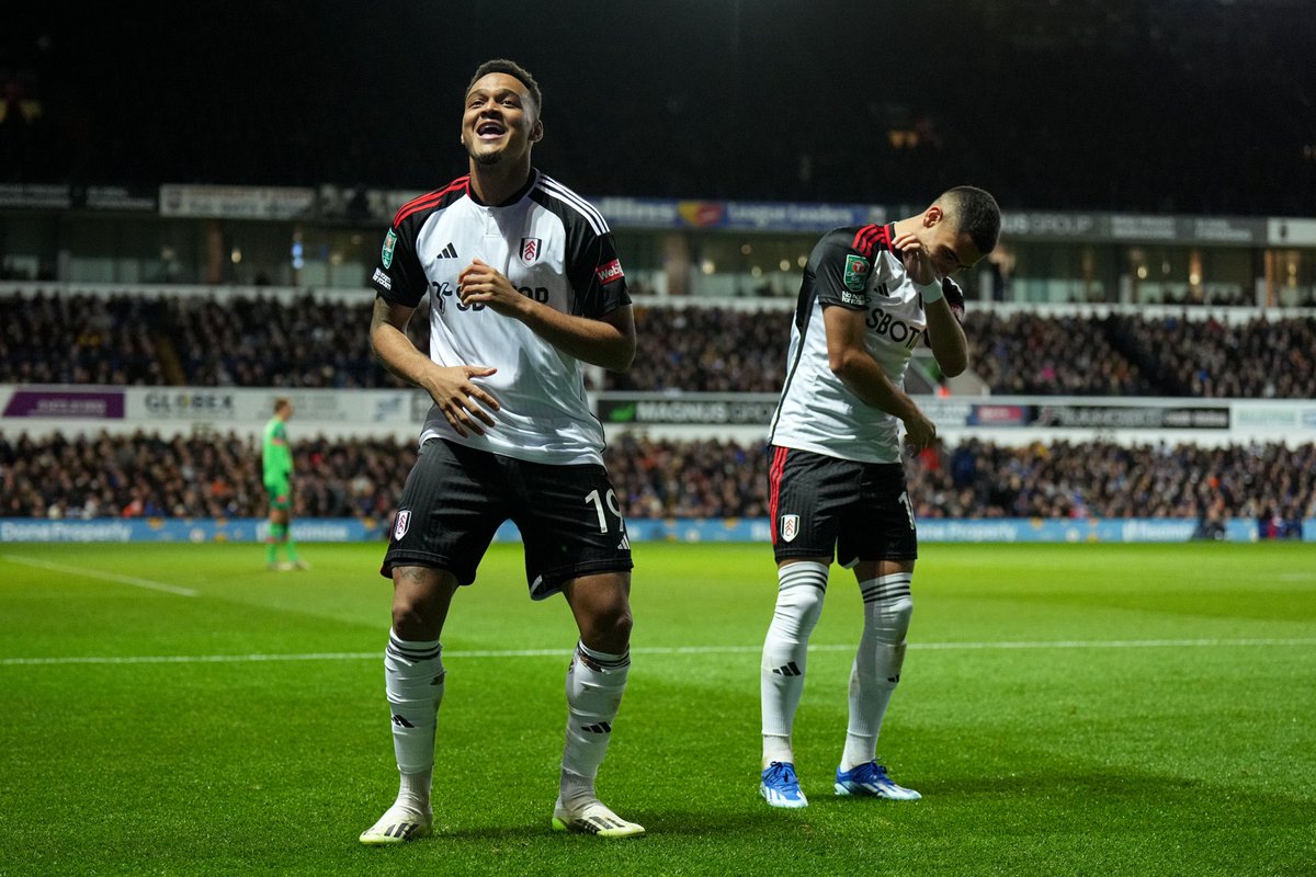 SystemFoot's tweet photo. [#CarabaoCup🏴󠁧󠁢󠁥󠁮󠁧󠁿] #Fulham l’emporte 3-1 à #Ipswich (D2) !

⚽️ #Baggott 79’

⚽️ #Wilson 9’
⚽️ #Muniz 50’
⚽️ #Cairney 77’

#IPSFUL https://t.co/nspD2lJvGZ