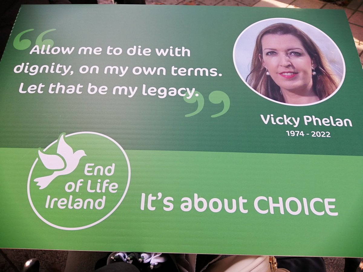 dorfarrelly's tweet photo. #DoItForVicky
Today at 1pm, almost coinciding with your Birthday date @PhelanVicky, @EndOfLifeIE stood in solidarity outside @oireachtas_news #LeinsterHpuse to pursue what your heart desired! We promise to fight so that #VAD CAN be your legacy!
Whilst
#NotInSecret or
#NotInPain https://t.co/B2c8c8TXEw