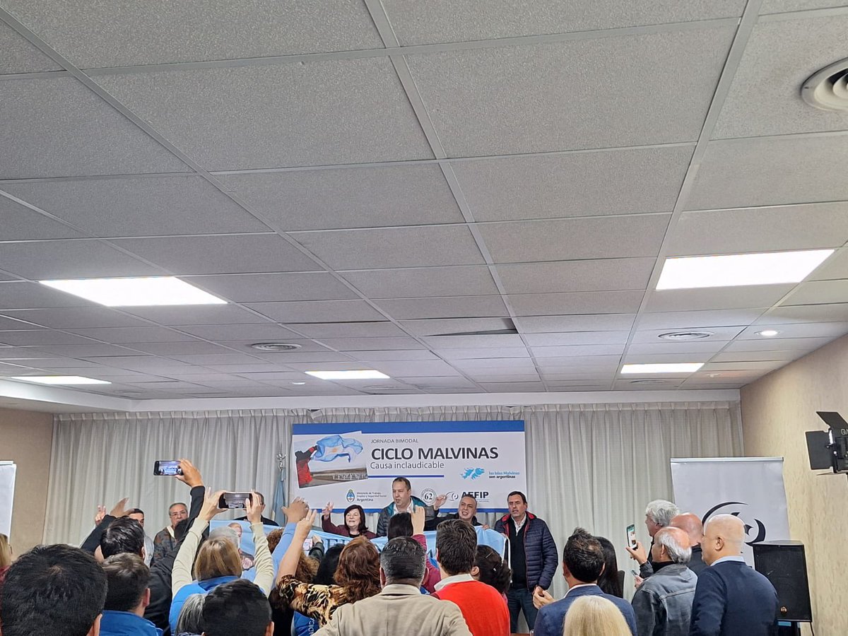 AlejandrooSalce's tweet photo. Hoy participé del lanzamiento del 'Ciclo Malvinas. Causa inclaudicable' que se está llevando a cabo en la sede de @AEFIP, convocado por las 62 Organizaciones Peronistas - coordinado  por la Secretaria de Malvinas con el aporte de la Secretaría de Formación -, https://t.co/nvG0r7piE6