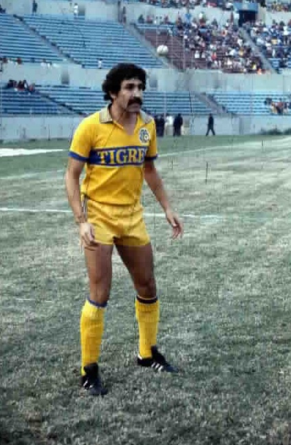 SancadillaNorte's tweet photo. QEPD Salvador Carrillo, campeón con Tigres en la Temporada 1981-82 como jugador, y director técnico que estuvo muy cerca da ascender a los Jabatos a Primera División. https://t.co/zMS3hpOKco