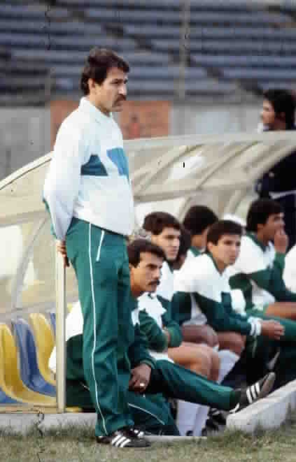 SancadillaNorte's tweet photo. QEPD Salvador Carrillo, campeón con Tigres en la Temporada 1981-82 como jugador, y director técnico que estuvo muy cerca da ascender a los Jabatos a Primera División. https://t.co/zMS3hpOKco