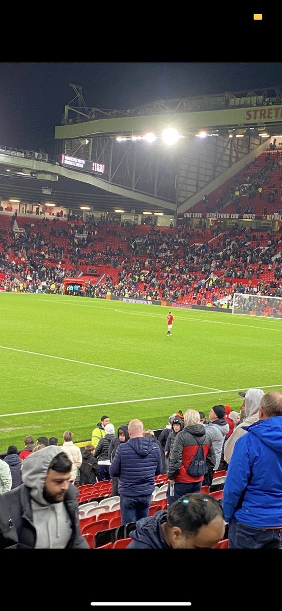 JamesPavitt7's tweet photo. At least one player cares about the fans! 👏🏼 #Mount @ManUtd https://t.co/2Fy9wXyYWJ