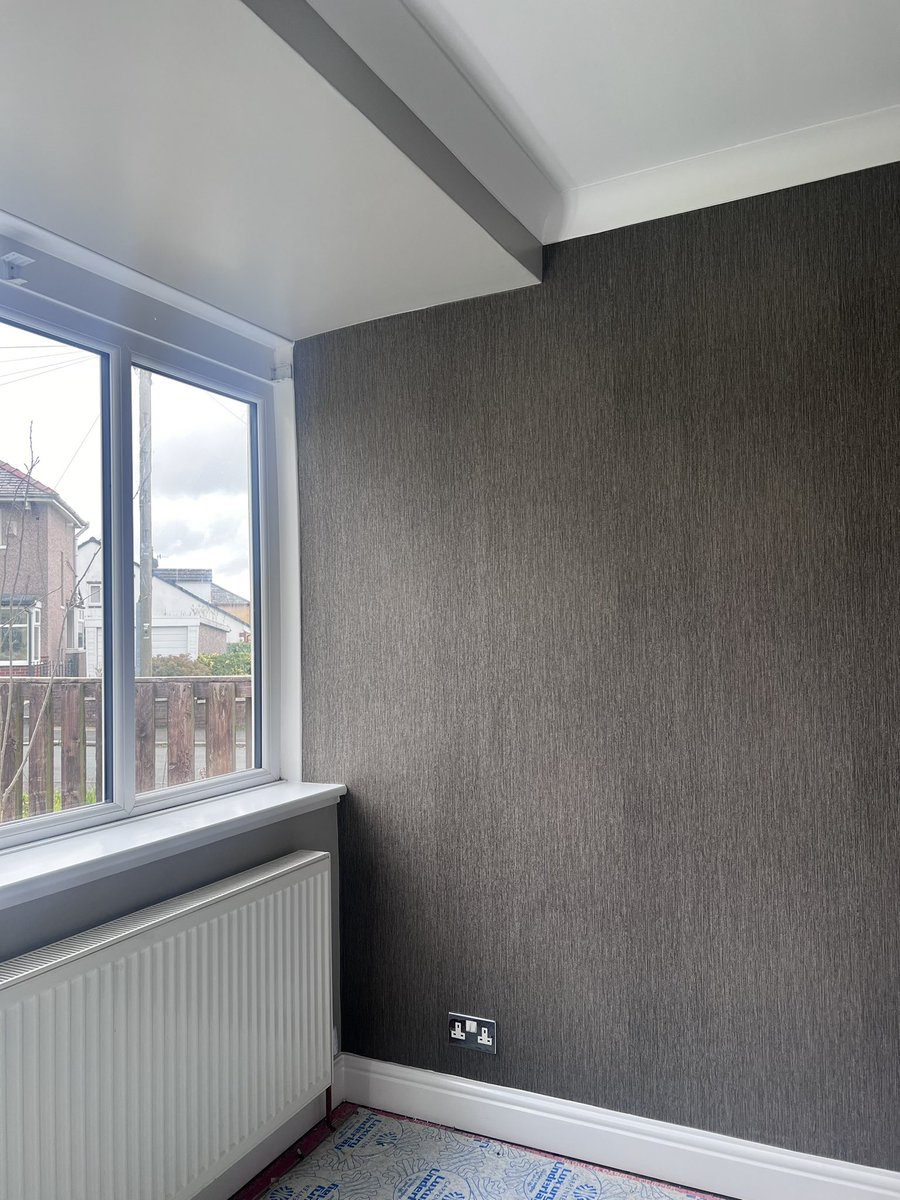 ✨<a href="/GrahamandBrown/">Graham & Brown</a> wall covering - Origin Ground
@FarrowandBall - Elephants breath emulsion eggshell
- woodwork Bedec Aqua advanced gloss 
<a href="/DuluxTrade/">Dulux Trade</a> lining. 
Double lined for smooth walls 
Ceiling stripped &amp; lined

Pure brilliant white Matt ceiling &amp; coving.

Nice job to do. ✨