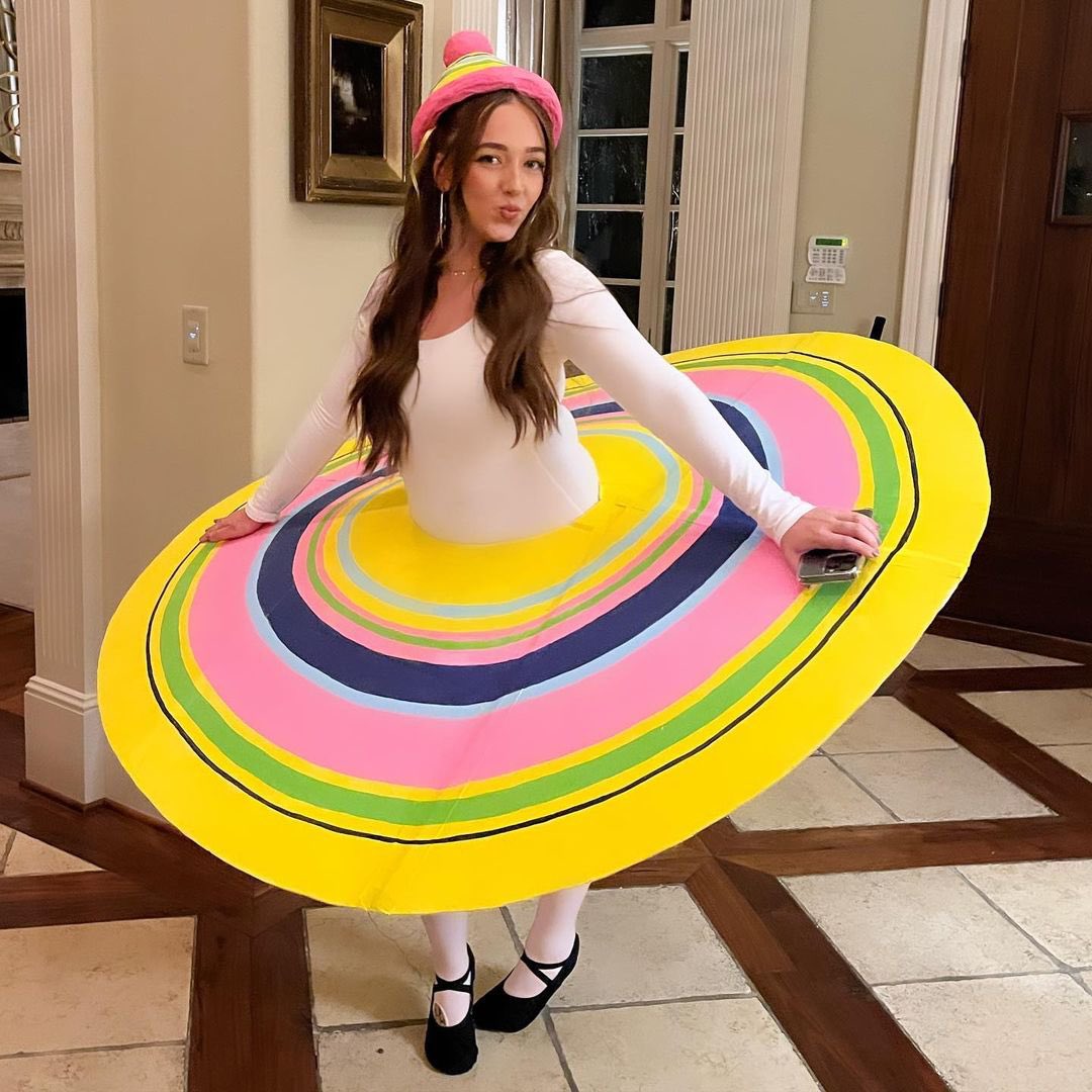 Triadisches Ballet 🩰 always wanted to do these costumes…More to come ❤️❤️❤️❤️ #Bauhaus #OskerSchlemmer #papermache #artsandcraftsschool