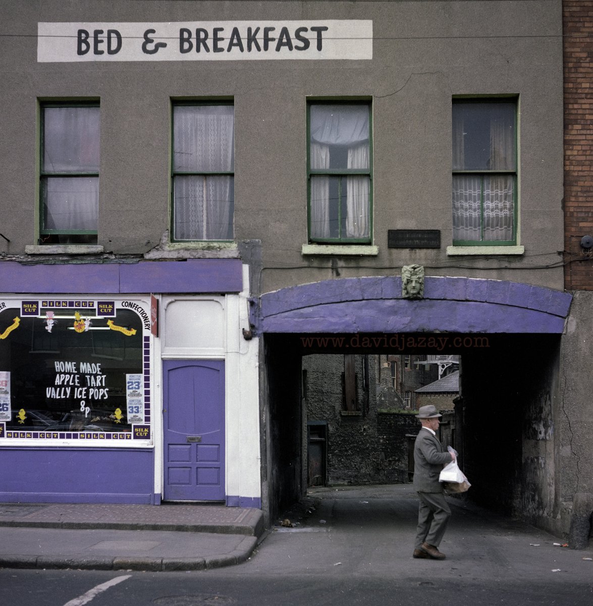 Hewardine Terrace off Amiens St, Dublin, April 1984 From #DublinBeforeTheTiger For more, please FOLLOW & REPOST ! For ltd. edition PRINTS, see header. @photosofdublin @OldDublinTown @IBN_Berlin @littlemuseumdub