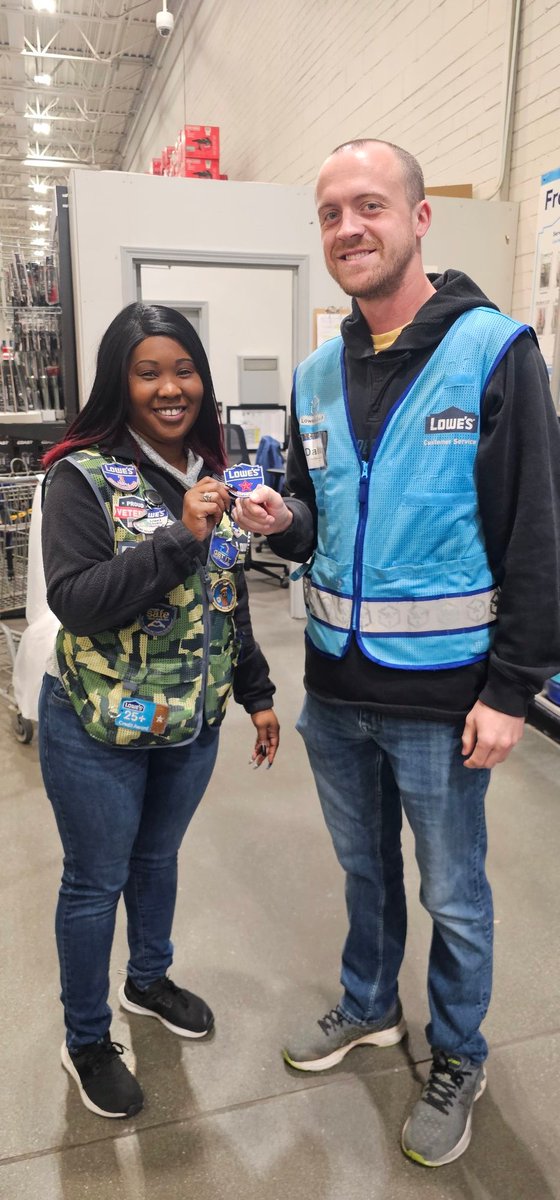 tiffany_shealey's tweet photo. 1037 has amazing rockstars. Both Head Cashier Amelia &amp; Fulfillment CSA Dalton received their first star &amp; Loader Donte received his 2nd star in less than 2 weeks. Congrats team. @BlueBoxR1 @BenitoKomadina @steveyoung456 @Lowes1037 @mikesida1037 @TheBossMan1037 https://t.co/7AJXTdw0cN