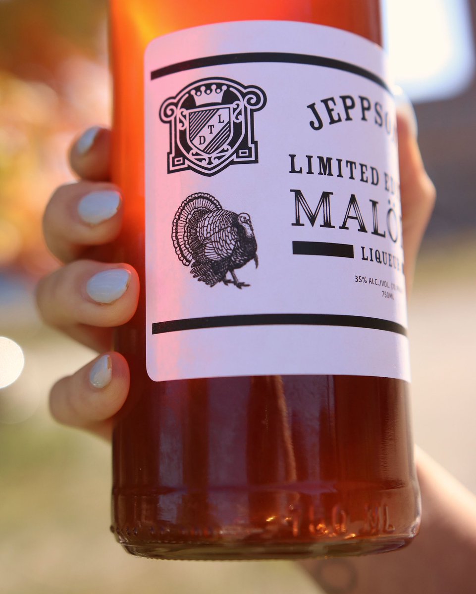 JeppsonsMalort's tweet image. NEW LIMITED EDITION MALÖRT DROP 🦃

Introducing: MALÖRTSGIVING! Our newest Seasonal Malört launch is packed with flavors of Turkey Bouillon, Cranberry, and Sage. This shot will transport you to a Thanksgiving feast, all while maintaining our infamous Malört flavor.