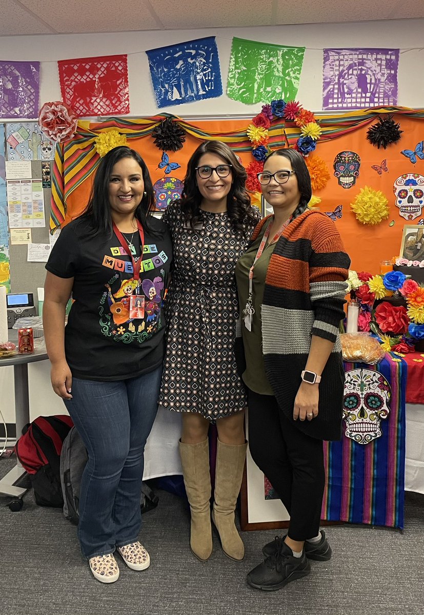 The Latinos in Action class at @JeffersonJrSr hosted their kindergarten buddies from Lumberg Elementary for a Dia de Los Muertos celebration! Thank you for including me in your festivities! #juntosmejor