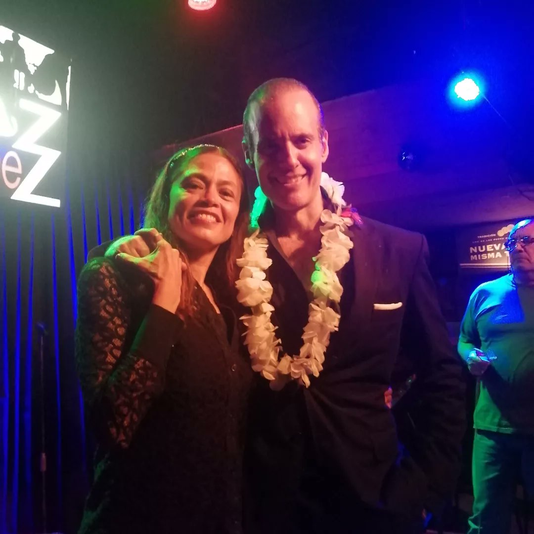 ALICIALMPERU's tweet photo. Fastuoso Show "Amorío en Concierto" por el excelso Rey @AlbertoCarulla...!!! 🎤🌹🎵🤩👏 https://t.co/Xcb9OkKx8d