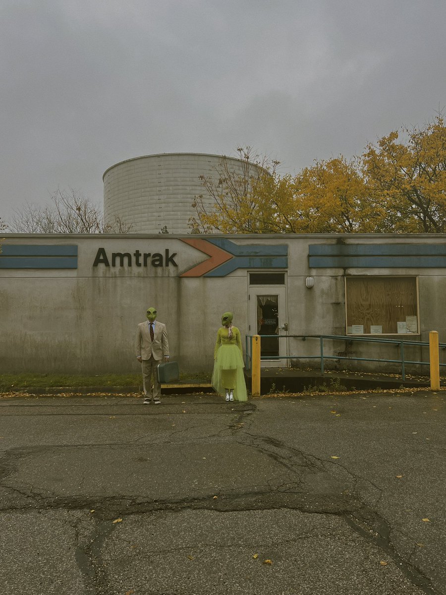 stylesarah's tweet image. a day late, but happy halloween 👽