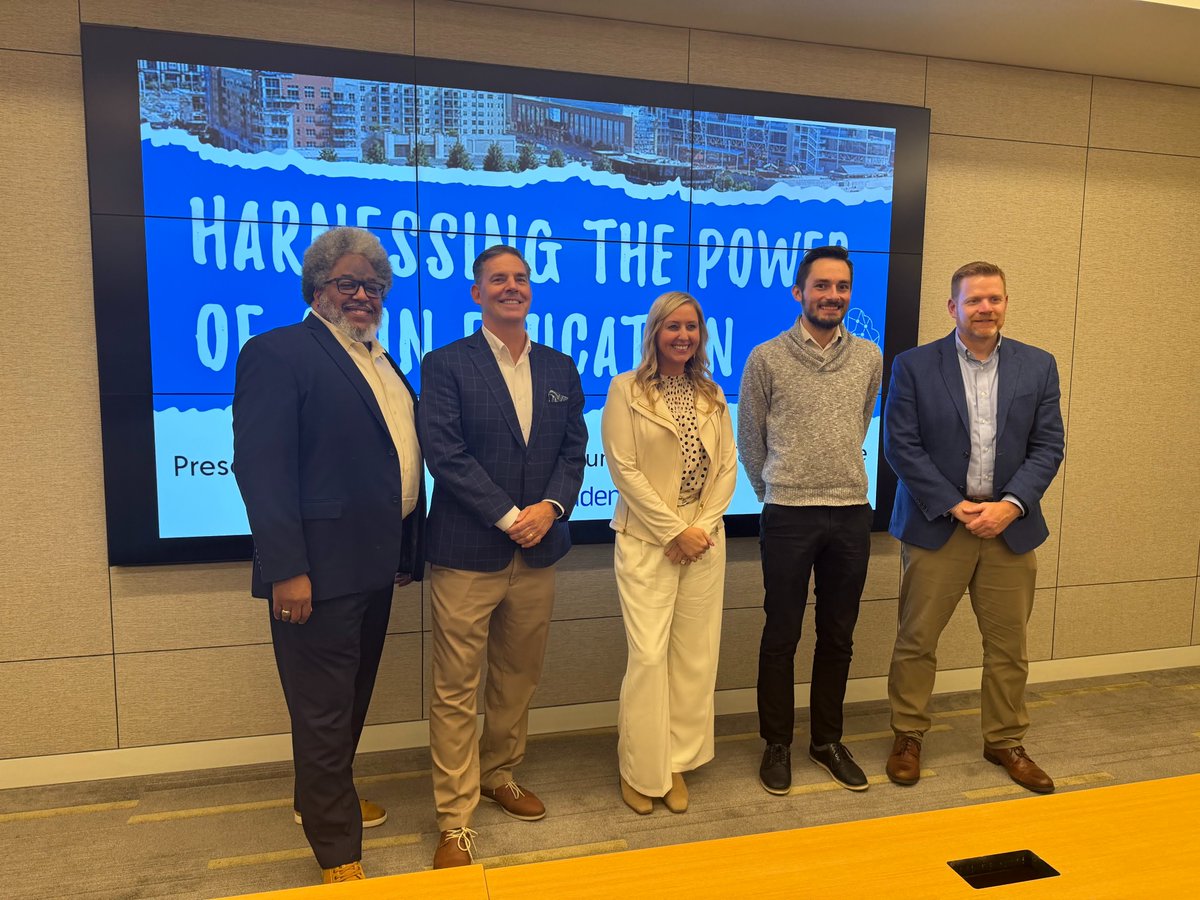 chrislock2's tweet image. 🔥✨Amazing day sharing insights with passionate educators at the &quot;Harnessing the Power of AI in Education&quot; event!🤖🍎 So inspired by the energy and innovative ideas. Who else believes AI is the future of education? Drop your thoughts below!👇