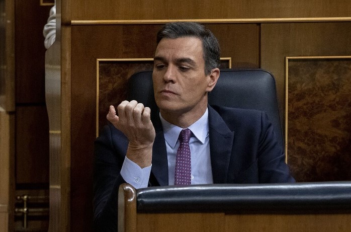 «La política es el camino para que los hombres que no tienen principios puedan dirigir a los hombres que no tienen memoria» 
(Voltaire, filósofo francés)