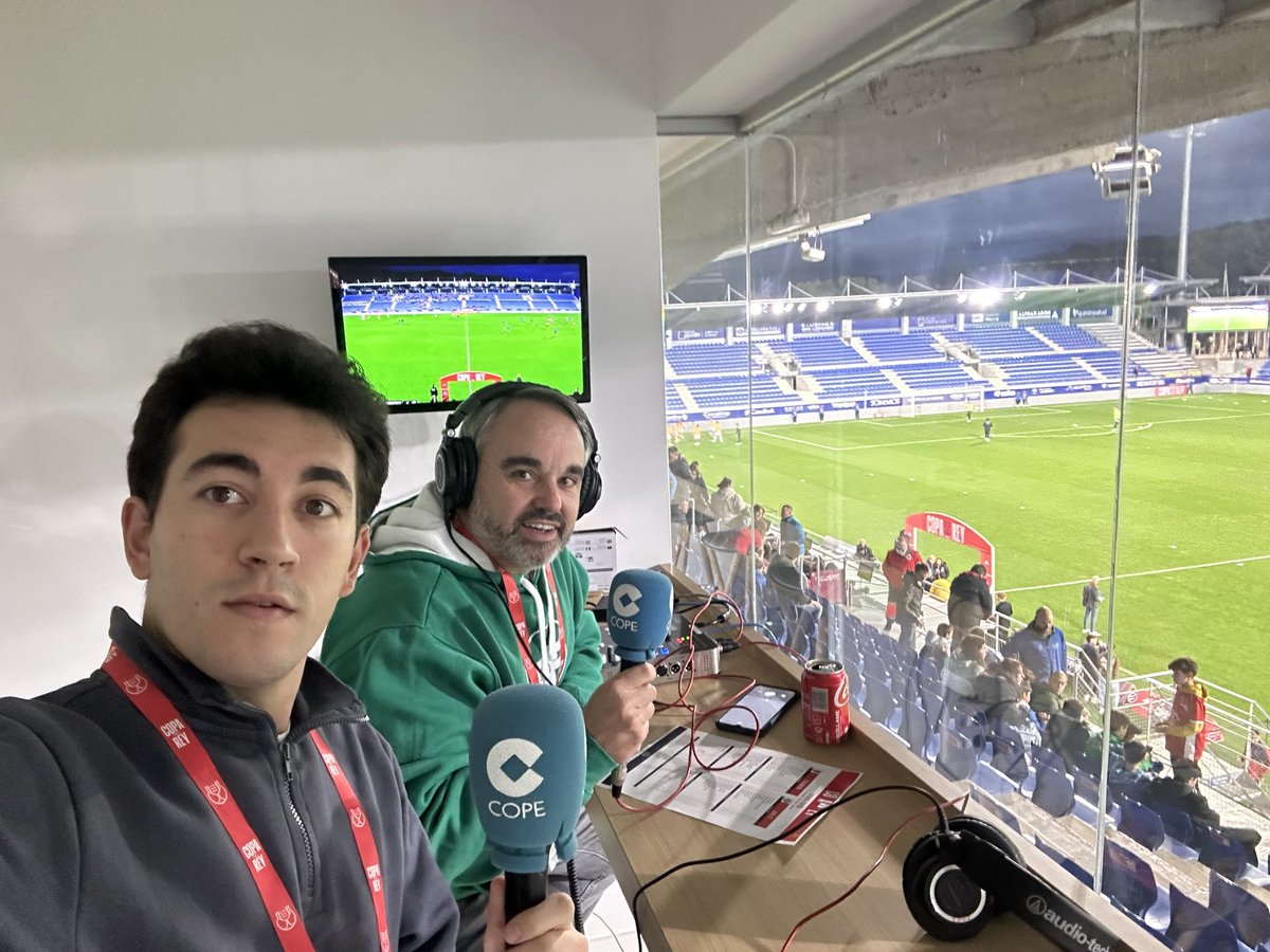 CesarAbadia7's tweet photo. ⚽️ Tarde histórica la vivida hoy en El Alcoraz. El @CFTardienta se ha llevado un 0-12 del @GetafeCF pero los monegrinos no han parado de animar en ningún momento. 

🤩 Qué bonito es el ambiente de Copa, y esa rivalidad entre gigantes del fútbol y pequeños pueblos de España. https://t.co/XAJUvYiZl7