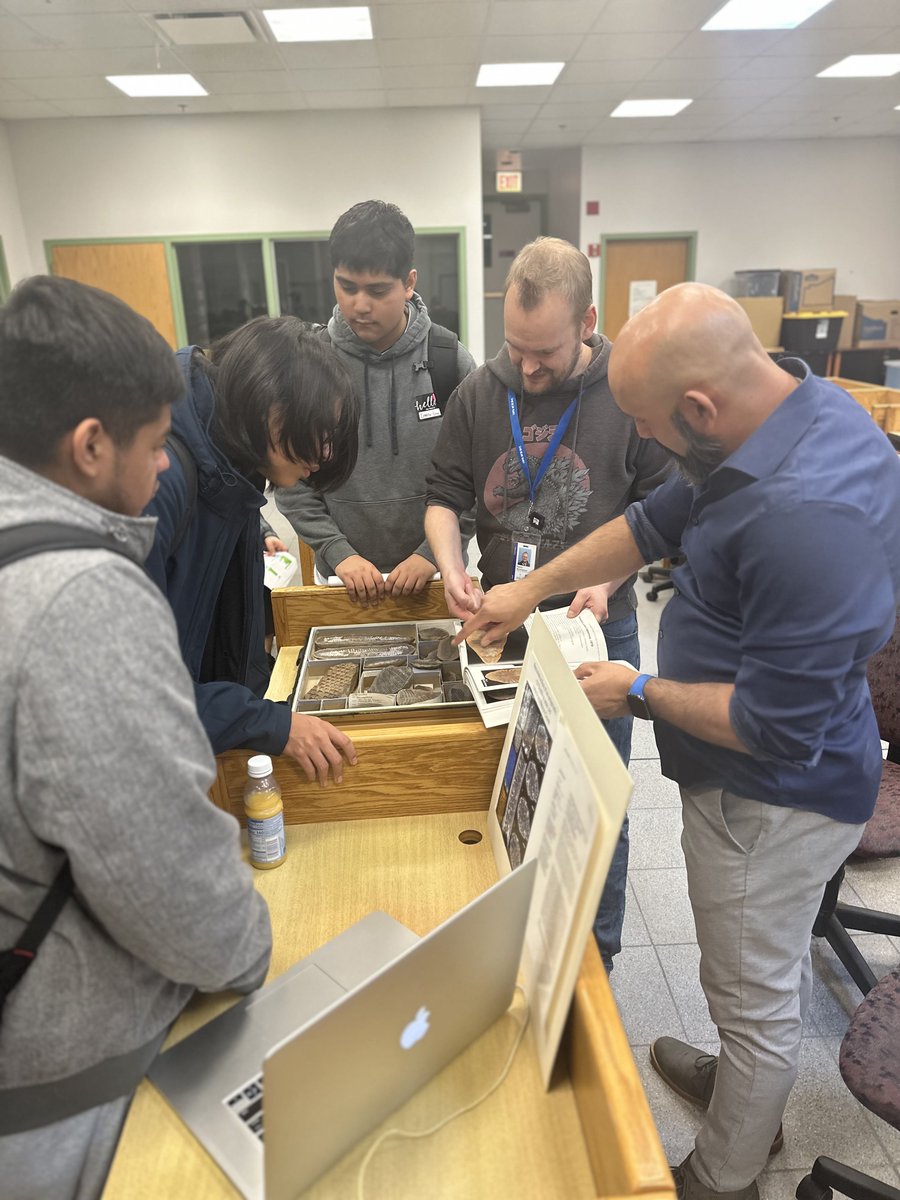 HHSGreyhounds's tweet image. Today we had a group of #ComputerScience students representing @HHSGreyhounds at the Students in #STEM Conference @SACChicago. Thank you to St. Augustine College for hosting this event! @PrincipalAltam1 @CPSNetwork16 @cs4allcps @ECCECPS
