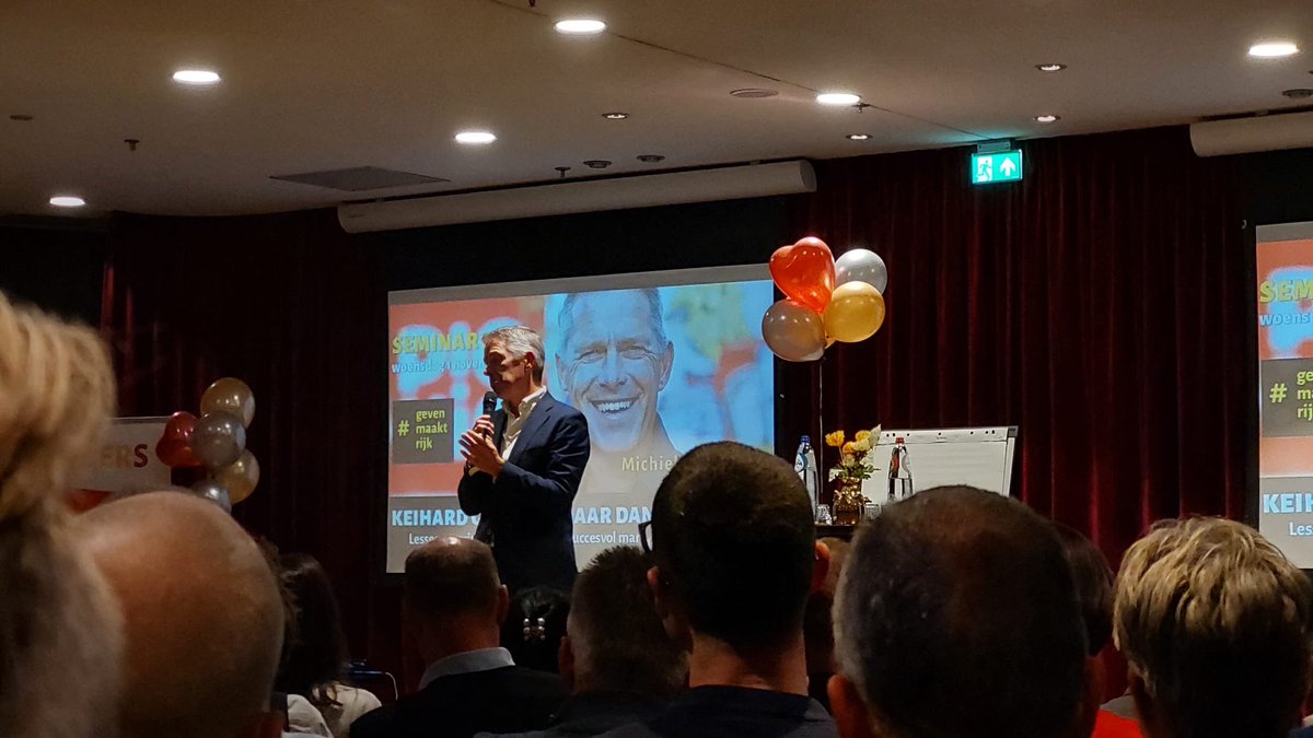 rpdeheer's tweet photo. Wat een avond. Volle bak tijdens het @gevenmaaktrijk seminar vanavond. Dikke inspiratie over geven, ondernemen, groei, schaarste, overvloed en rijkdom. Nu eerst een paar uurtjes slapen 🥱 https://t.co/LcjfnUHmZW