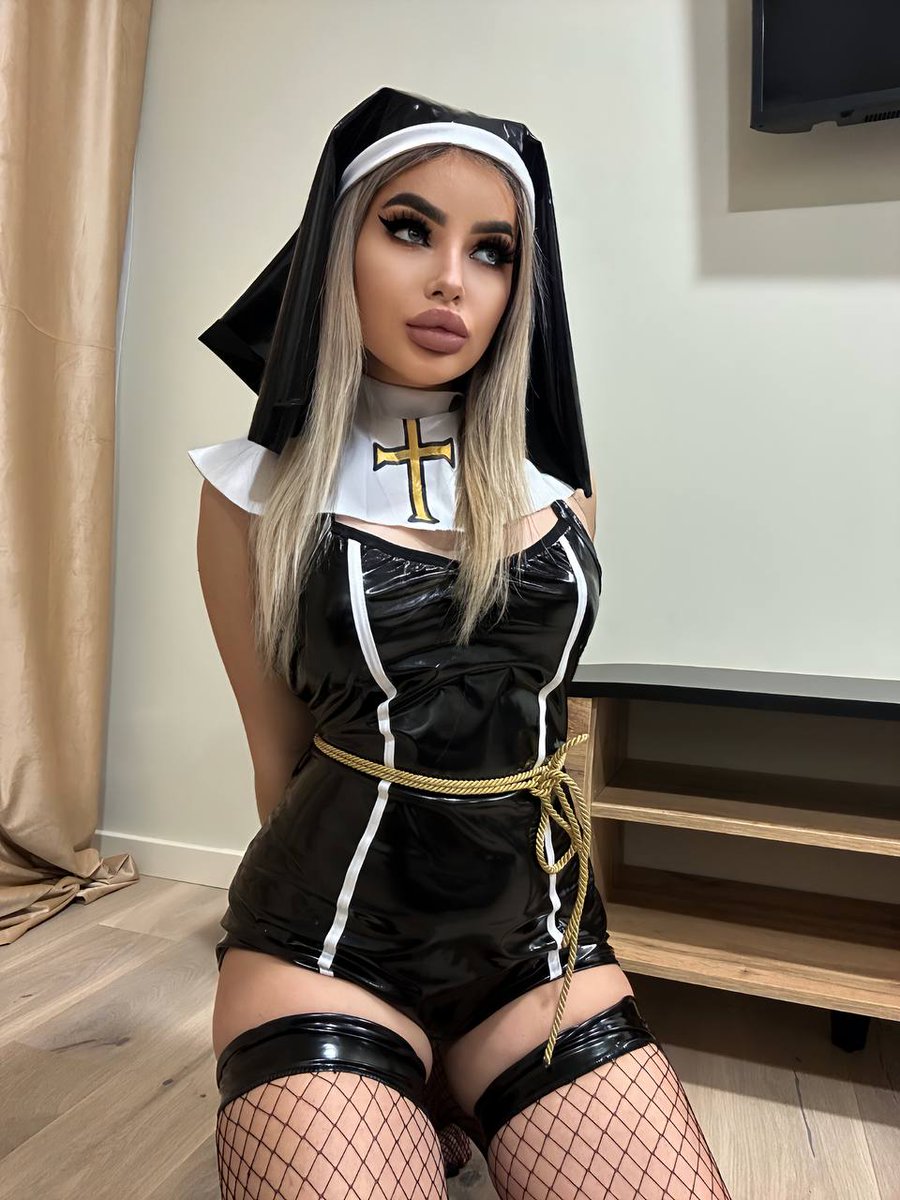 Do you want to see me naked, praying in front of your cock on my knees?🙏🫦